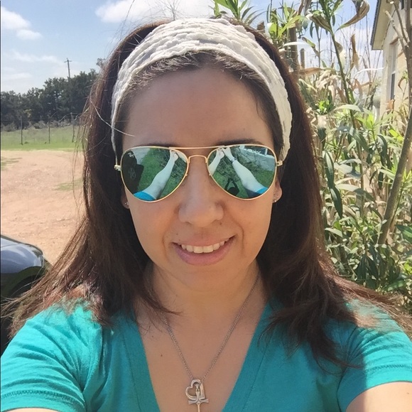 Meet your Posher, Laura - Picture 2 of 2