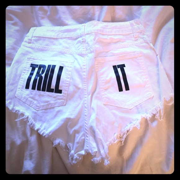 H&M Size 8 White High Waisted Shorts