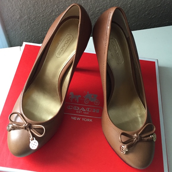 Coach pump- Adria Semi Matcalf Lthr