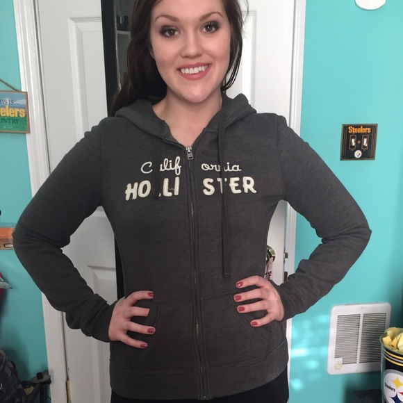 Hollister Size Medium Sweatshirt - like new