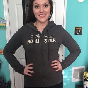 Hollister Size Medium Sweatshirt - like new