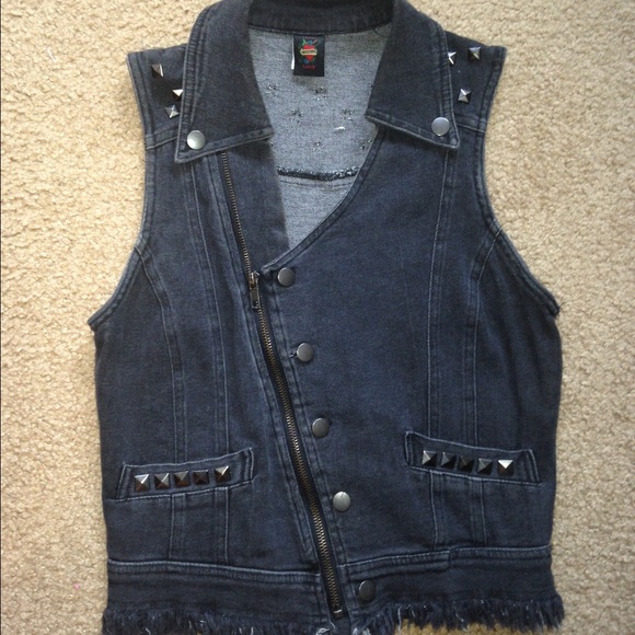 Stud vest