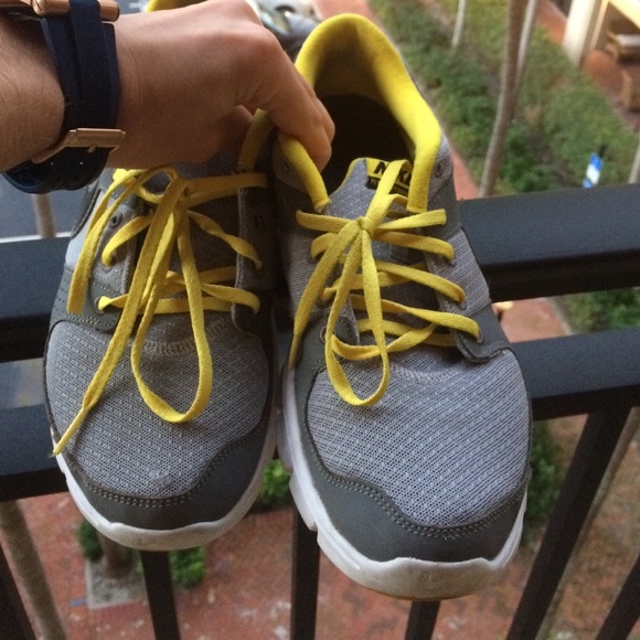 Mens Nike 9.5 USA - Picture 2 of 4