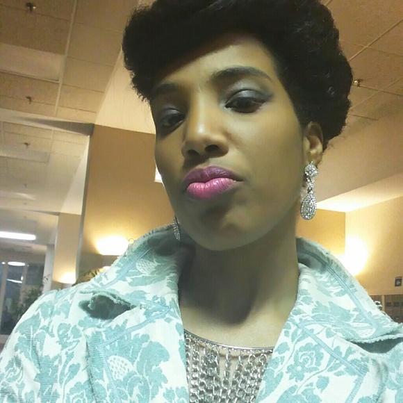 Meet your Posher, Tesha - Picture 1 of 1