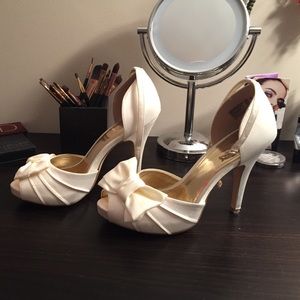 Bow tie Heels