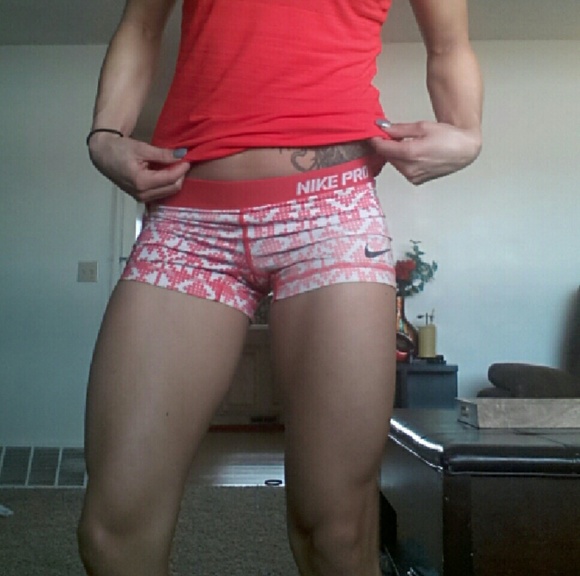 🚫SOLD Nike Pro - Picture 2 of 2