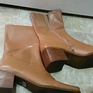 Blow Out Sale!!   Bakers boots