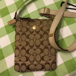 Coach crossbody bag with 2 compartments