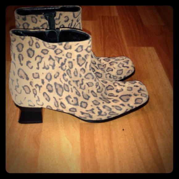 Retro Style Heeled Cheetah Print Booties