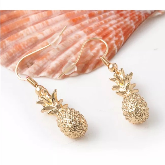 Jewelry - 🎉HP🎉🍍NWT GOLD PINEAPPLE HOOK EARRINGS🍍