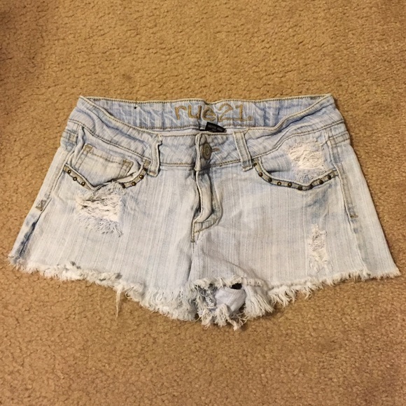 Cute light denim shorts