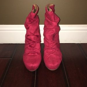 ❤️NWOT! Burgundy slouchy heeled boot!