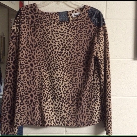 Cheetah print top - Picture 1 of 3
