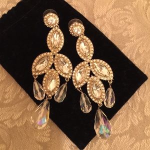 Gorgeous gold chandelier earrings!