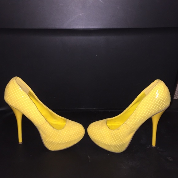 Heels - Picture 4 of 4