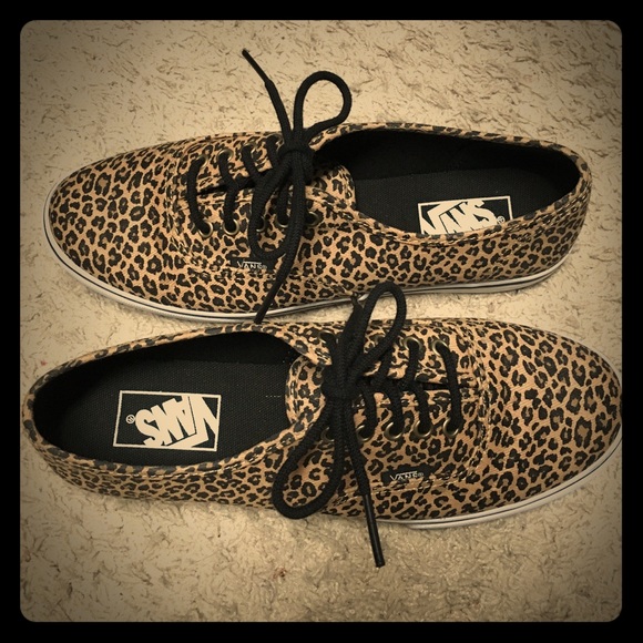 Leopard print VANS women's size 9.