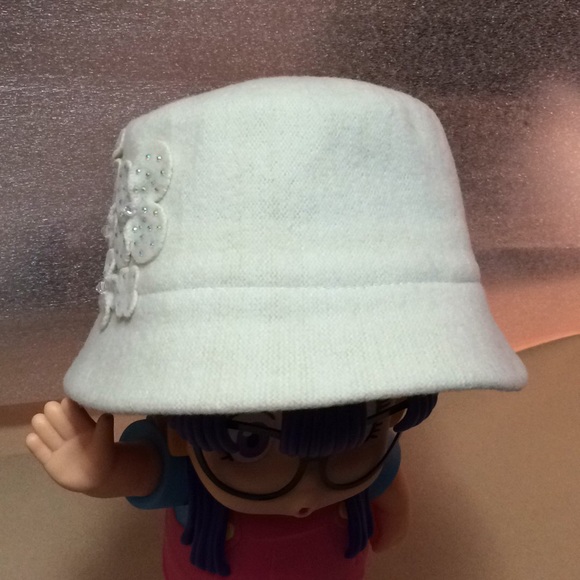 Brand New! Nine West Knit Micro Brim Hat - Ivory