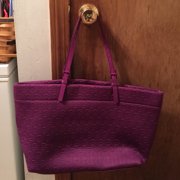 Pomegranate MK Purse - Picture 3 of 14