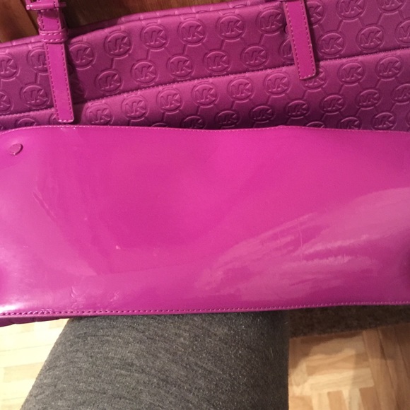 Pomegranate MK Purse - Picture 4 of 14