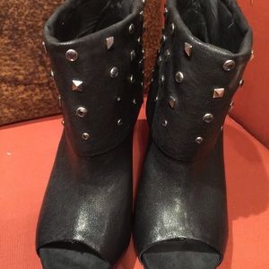 Vince Camuto Booties