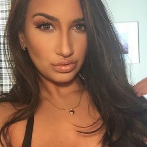Meet your Posher, Claudia