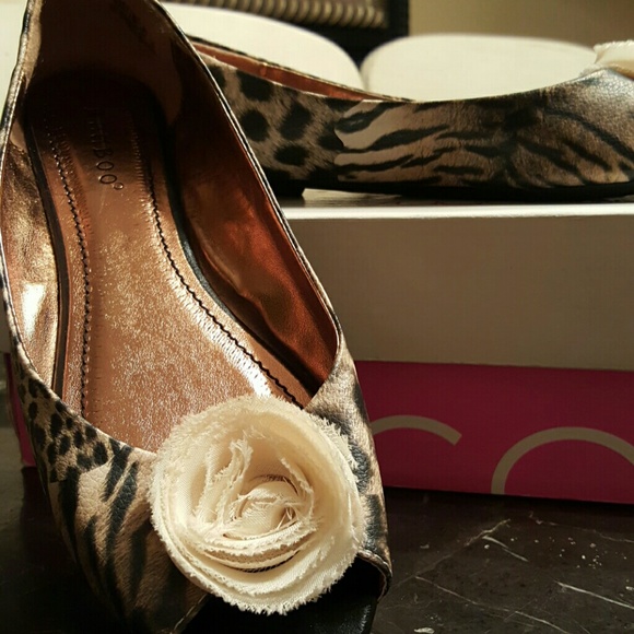New in box Animal print peep toe