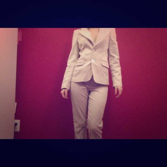 Blanco Elegant Patterened Suit