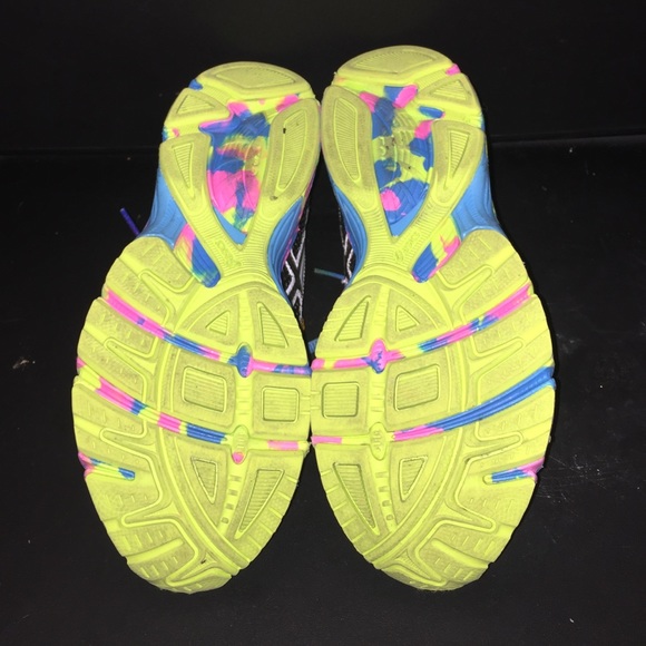 Sneakers - Picture 2 of 3