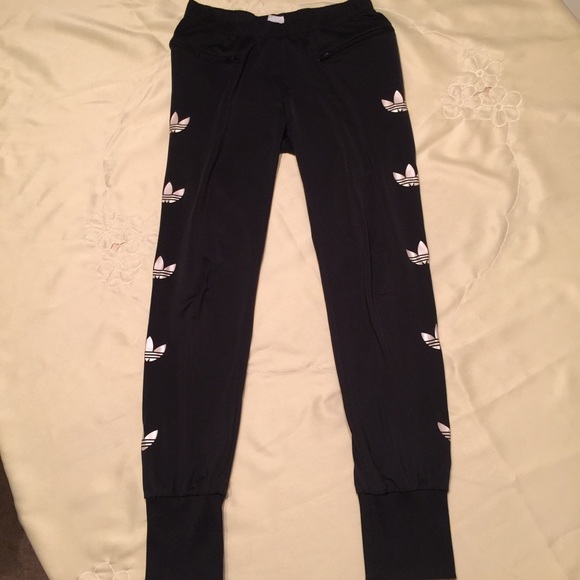 Adidas weekender pants