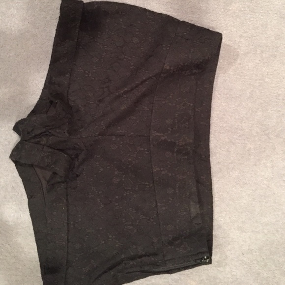 Charlotte Ruse Shorts - Picture 1 of 3