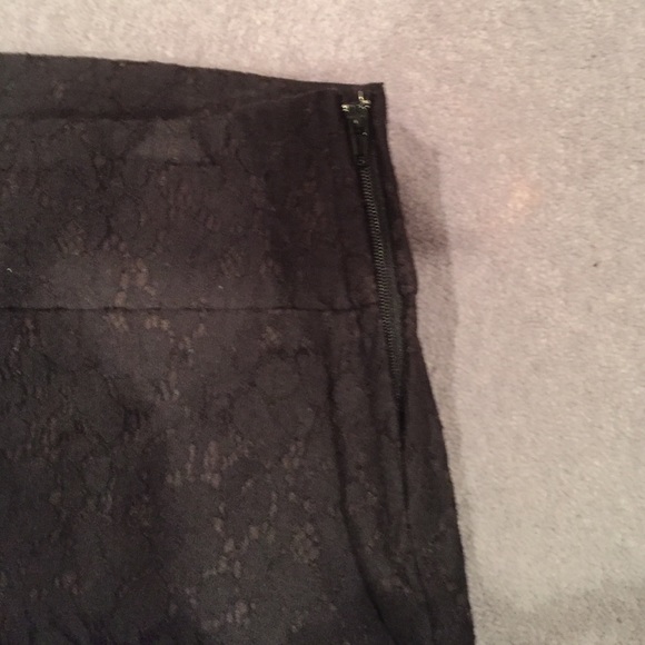 Charlotte Ruse Shorts - Picture 2 of 3