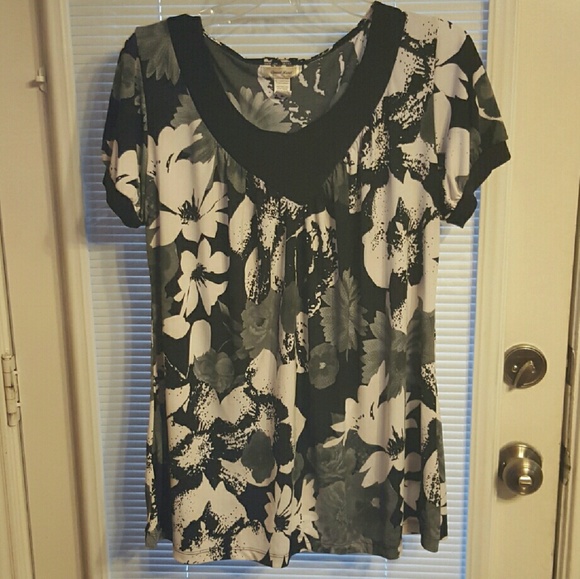 Black & White Flowery Top