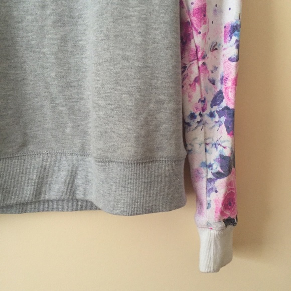 Sweater - Picture 4 of 4