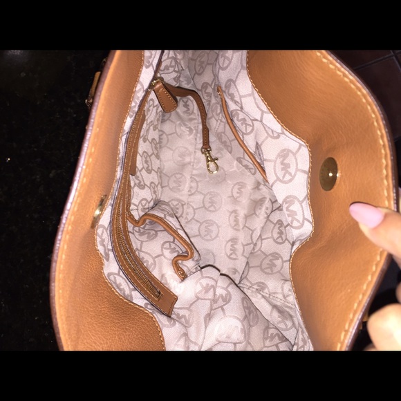 Michael Kors Hamilton Cognac Bag - Picture 4 of 4