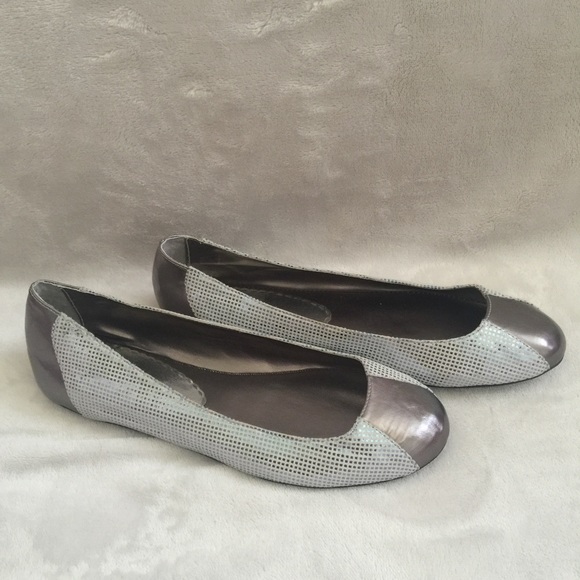 NWOB bebe Patience Two-Tone ballet flat - Picture 2 of 3