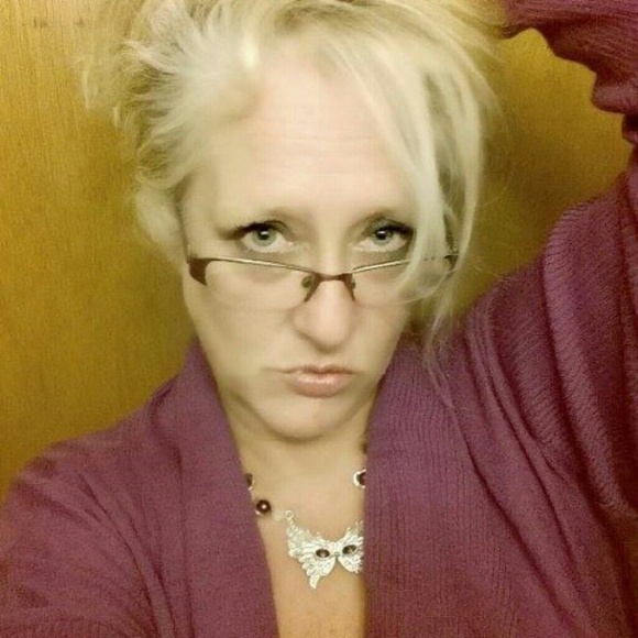 Meet your Posher, Christy - Picture 2 of 4