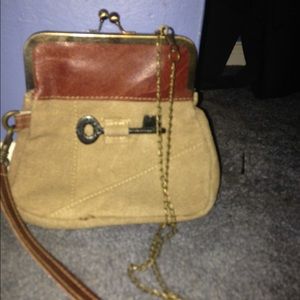 Vintage looking. Key.Thin chain. Perfect condition