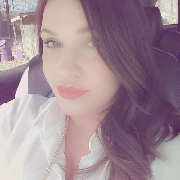 Meet your Posher, Erica - Picture 1 of 1