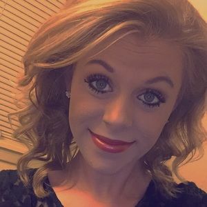 Meet your Posher, Katelyn