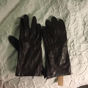 Leather gloves
