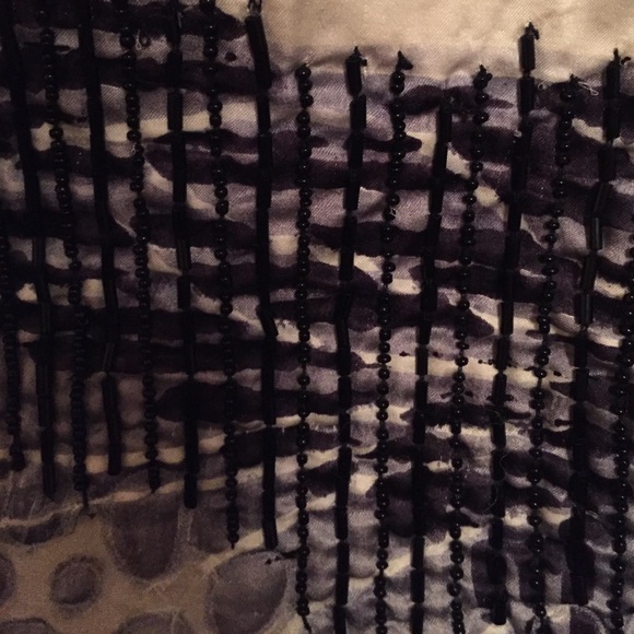 Silk patterned dress with black bead embroidery - Picture 2 of 4