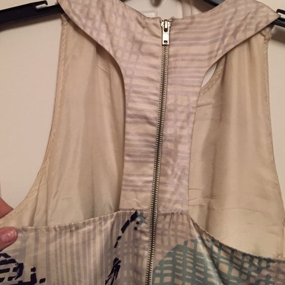 Silk patterned dress with black bead embroidery - Picture 3 of 4