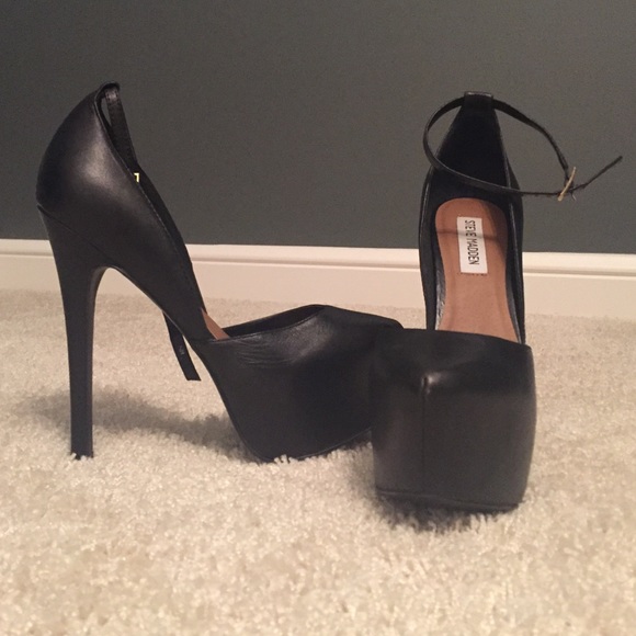 Black Steve Madden Pumps