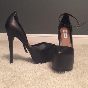 Black Steve Madden Pumps