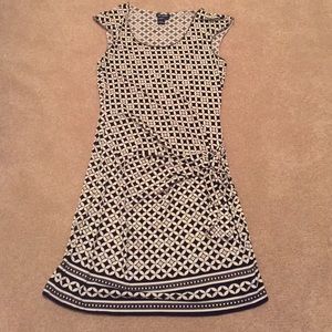 Casual tie knot at the waist dress