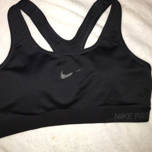 Nike sports bra (M)