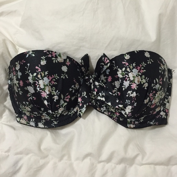 Silk strapless bra. 34B