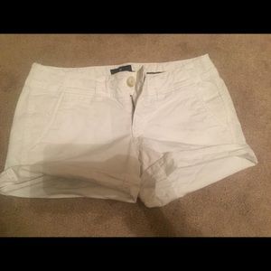 American eagle white shortie shorts size 2 EUC