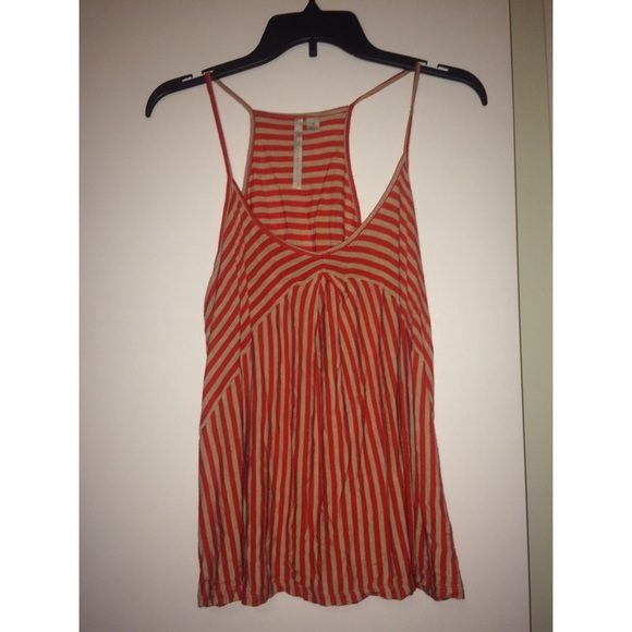 LC strappy tank