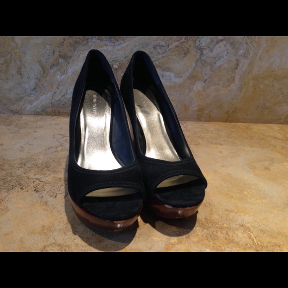 Black suede Nine West wooden wedges - sz 7.5 - Picture 2 of 4